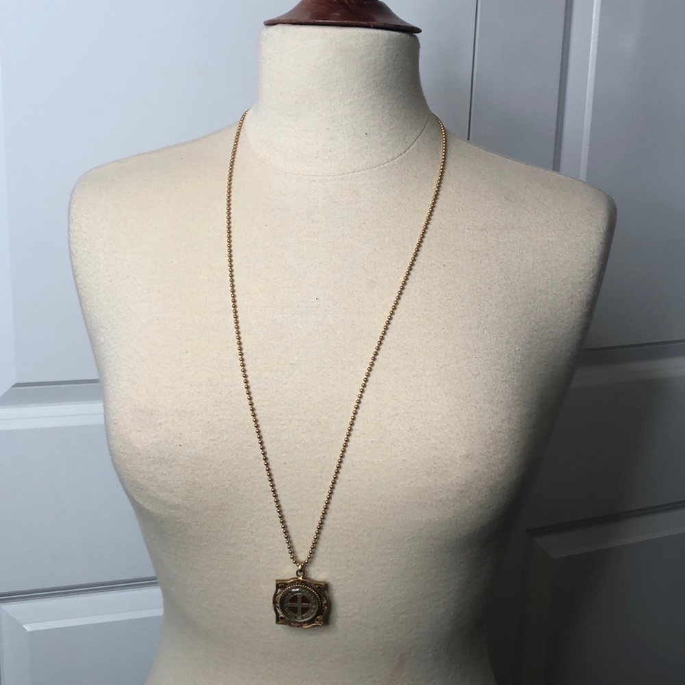 RARE. 💯 % authentic VSA NECKLACE❣️😇